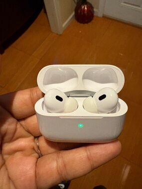Wireless Earbuds with Charging Case - White